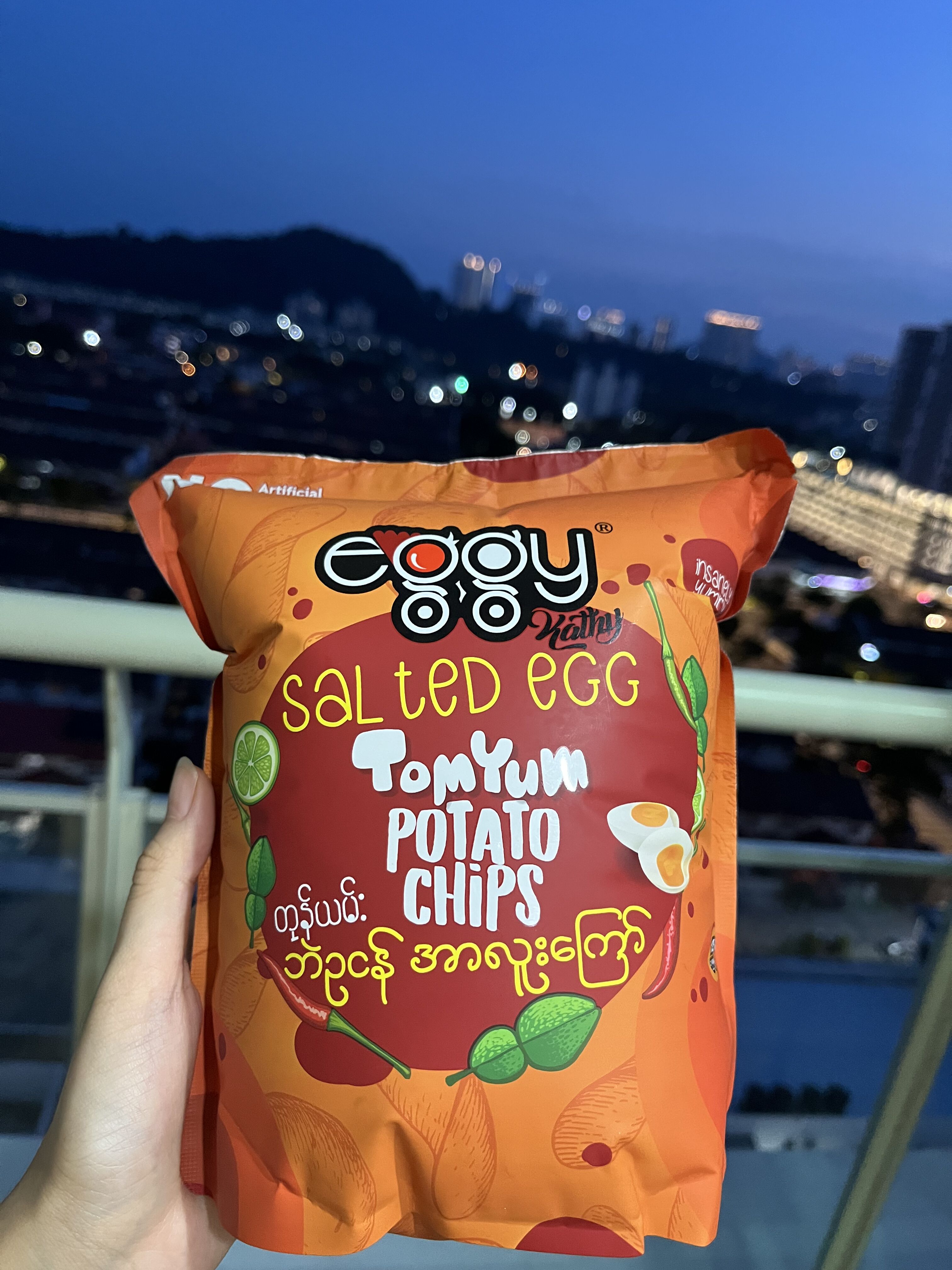 တုန်ယမ်းဘဲဥငန်အာလူးကြော်  Tom Yum Salted Egg Potato Chips 125g